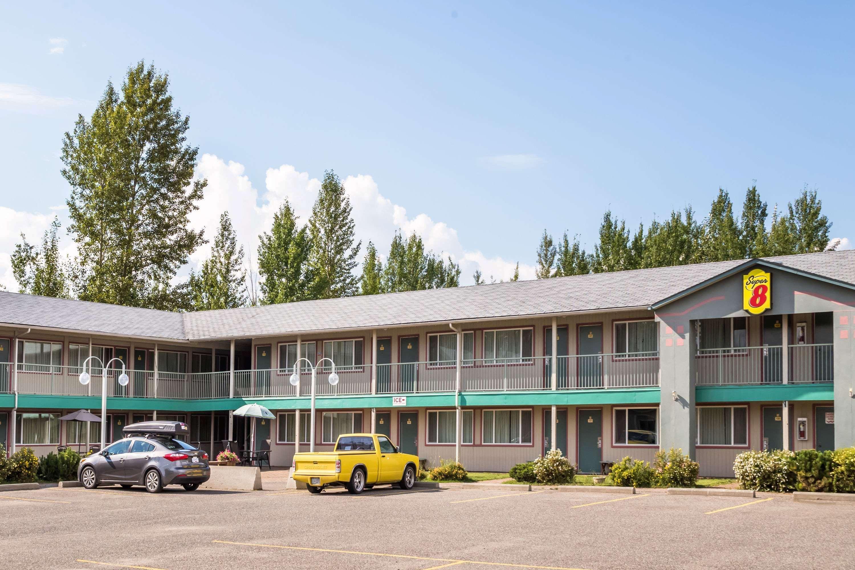 Super 8 By Wyndham Quesnel Bc Hotel Екстериор снимка