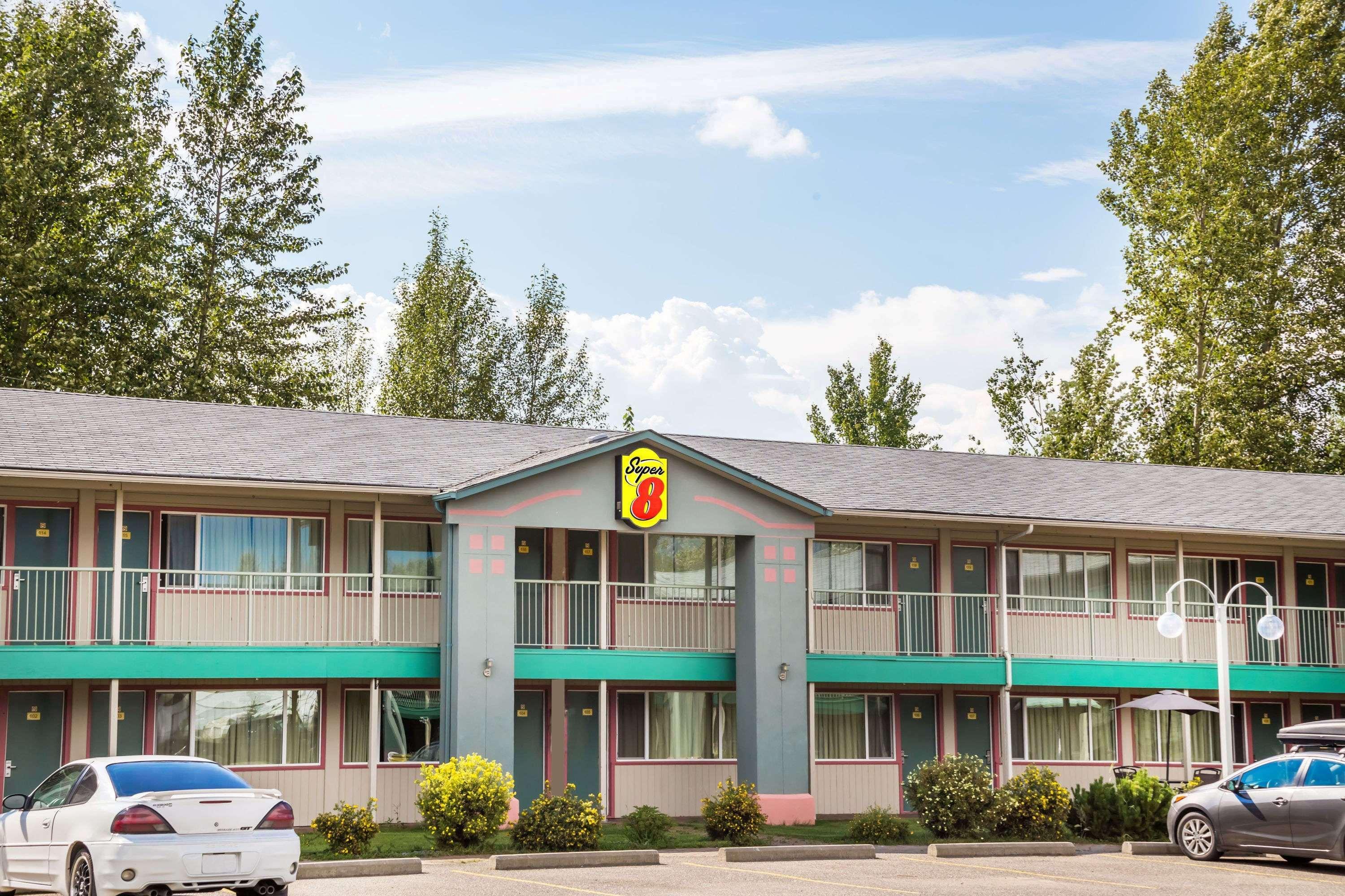 Super 8 By Wyndham Quesnel Bc Hotel Екстериор снимка