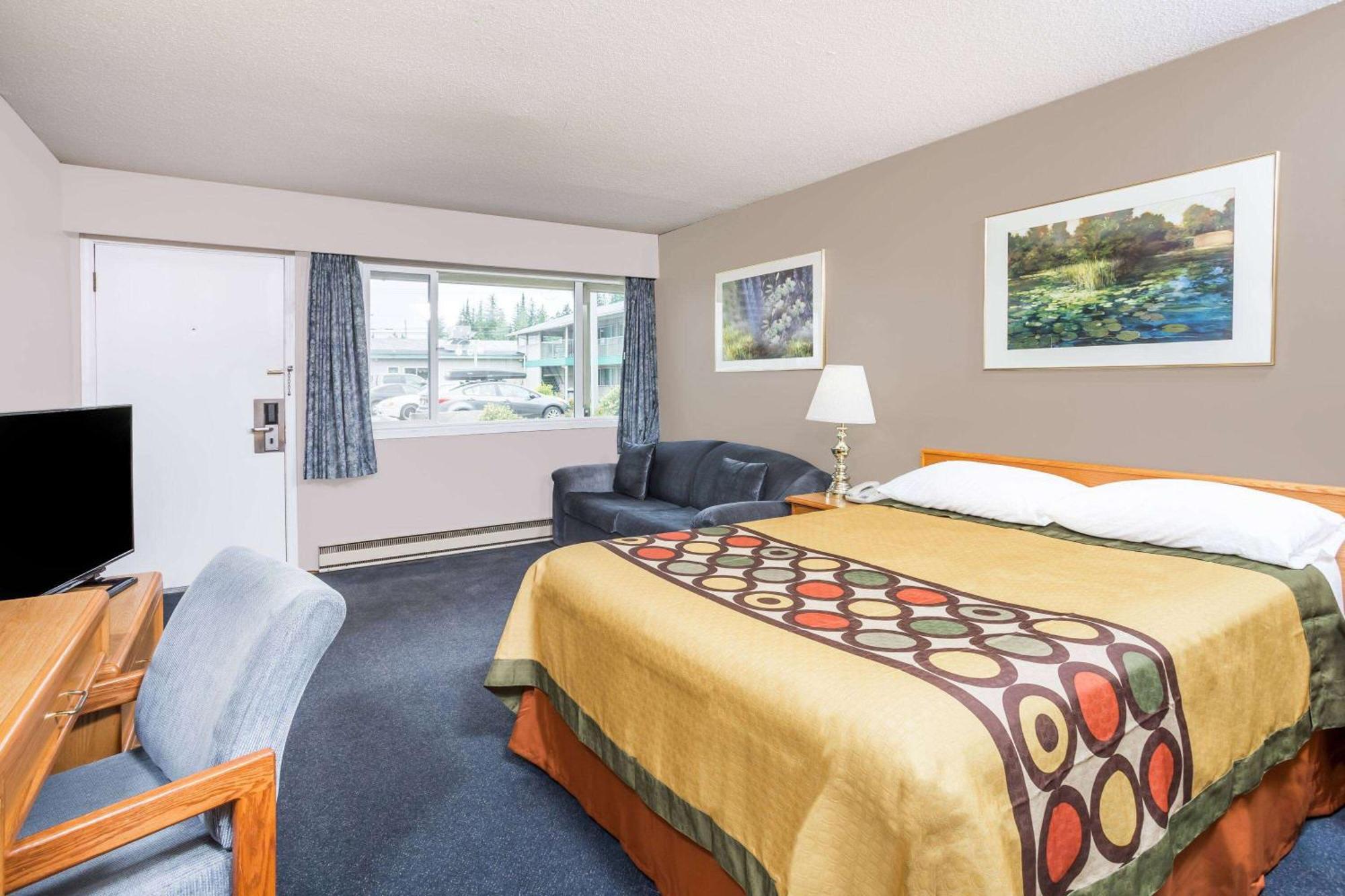 Super 8 By Wyndham Quesnel Bc Hotel Екстериор снимка